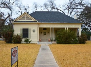 138 W Mesquite St, Uvalde, TX 78801