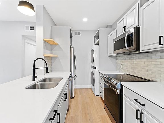 4th image of 2626 Holly Hall Street #303