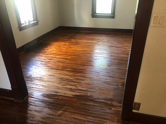 4th image of 1117 Wellesley Ave