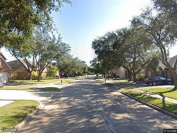 Exterior Neighborhood (street photo)