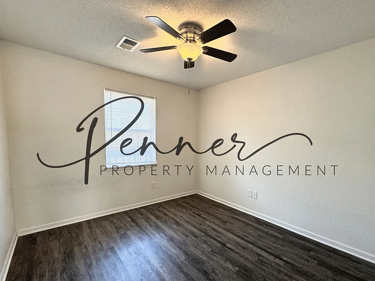 705C NE Ball Dr — Photo 4