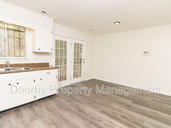 5th image of 303 Hillcrest Ave