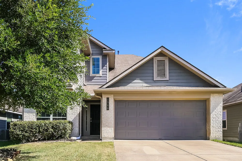 4 bed, 3.5 bath, 2743 sqft, $1,975 — Photo 1