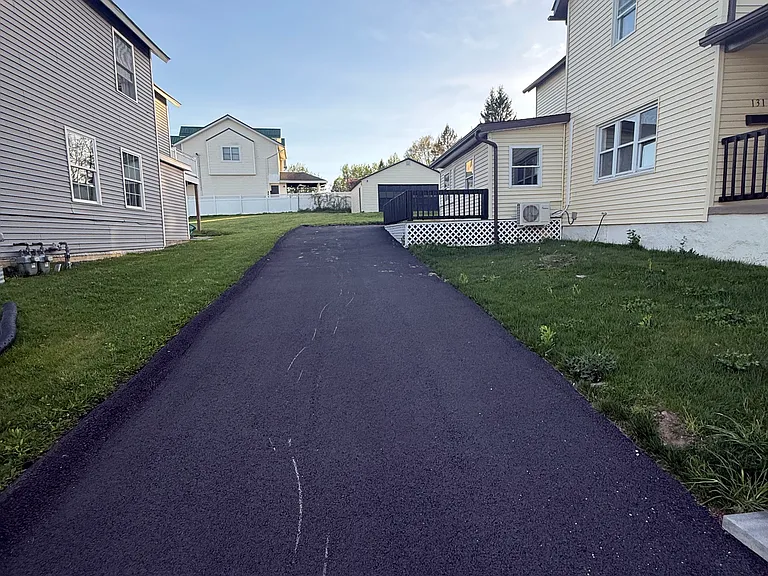 131 W Line St — Photo 3