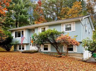 70 Laura Dr, Airmont, NY 10952