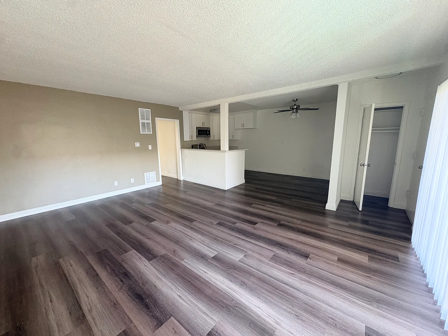 2 bed, 950 sqft, $2,350 — Photo 2