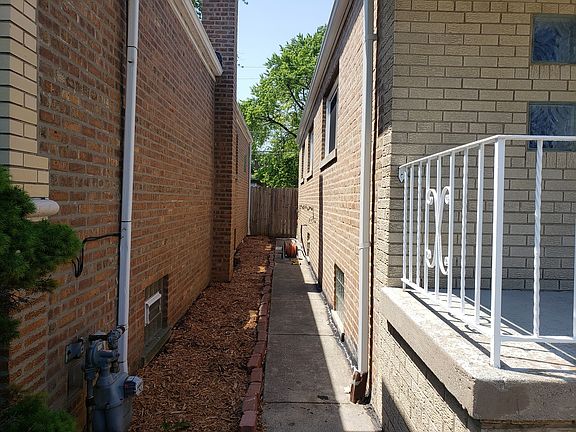 4th image of 7128 S Damen Ave