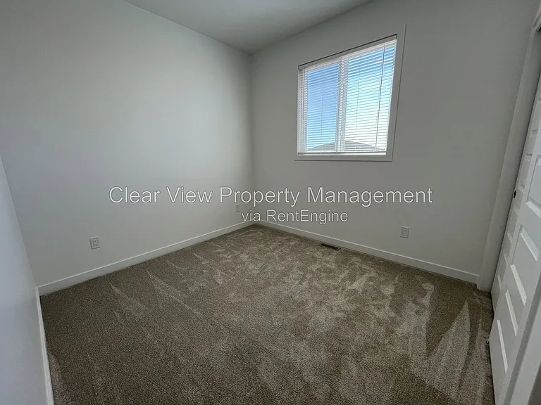 319 Aquitania Blvd W #UPPER LEVEL — Photo 17
