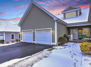 137 Sunrise Hill Cir #137, Orange, CT 06477