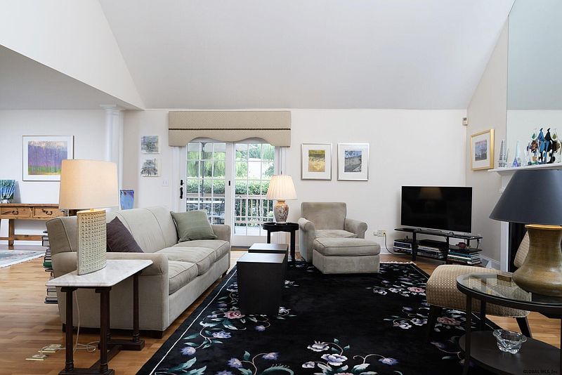 5th image of 30 LOUDONWOOD Drive
