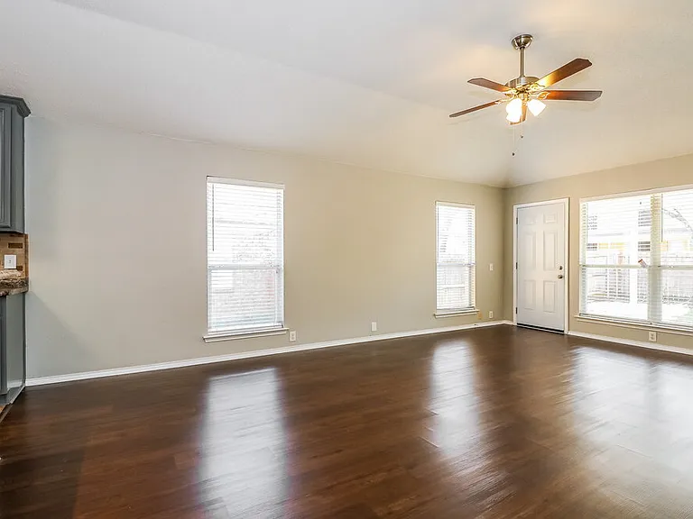 508 Glenwood Dr — Photo 3