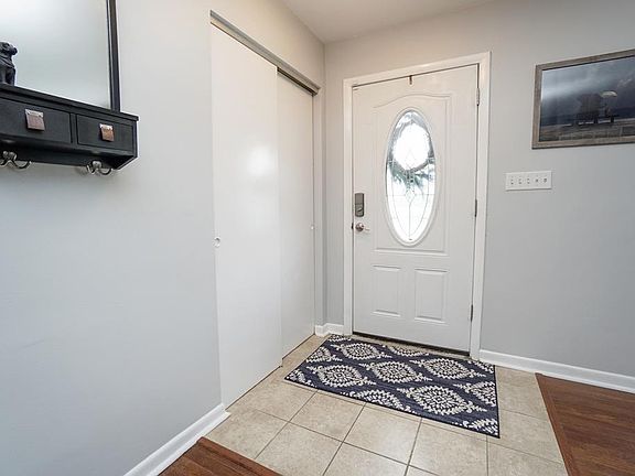 4th image of 5590 Goldcrest Dr