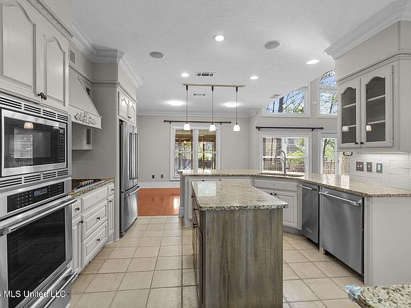 4th image of 124 Adderley Blvd