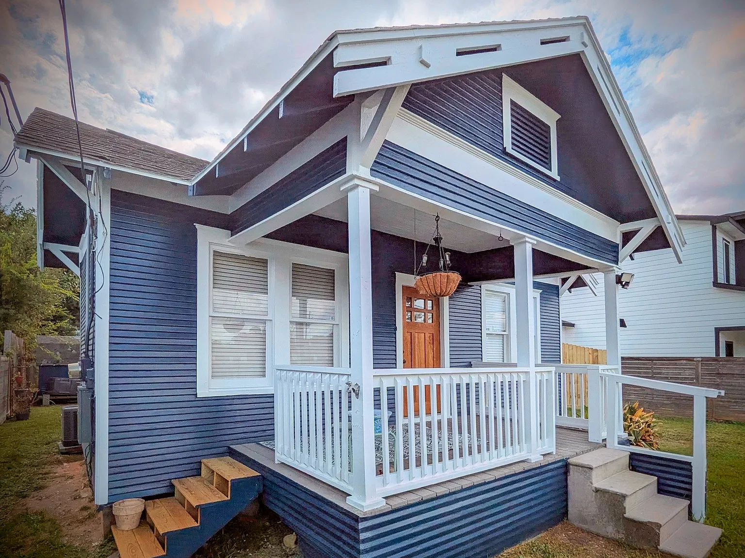 518 Melbourne St — Photo 1