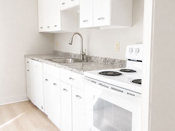 5th image of 5230 5th Ave APT 306