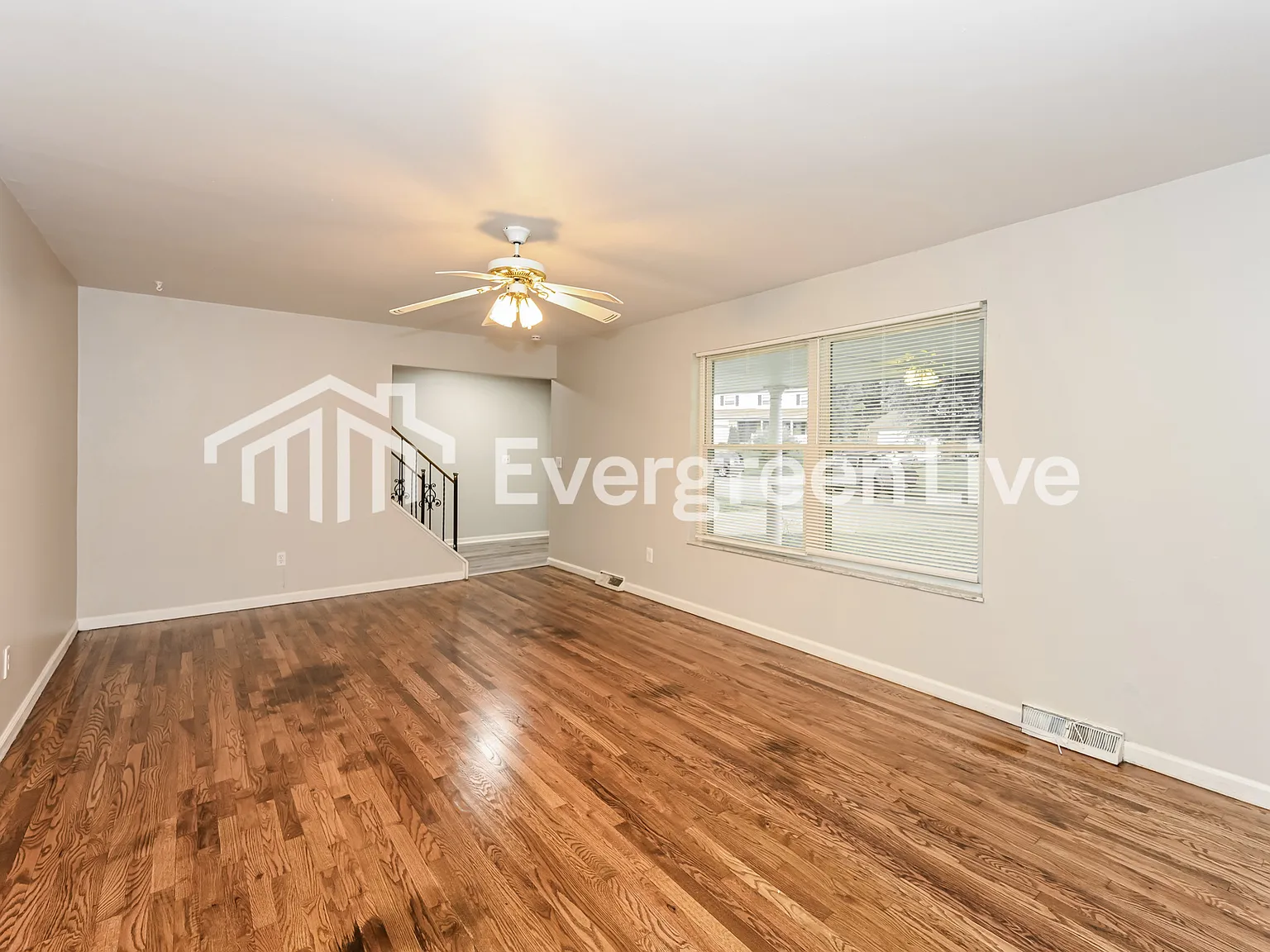 4 bed, 2.5 bath, 1964 sqft, $2,095 — Photo 3