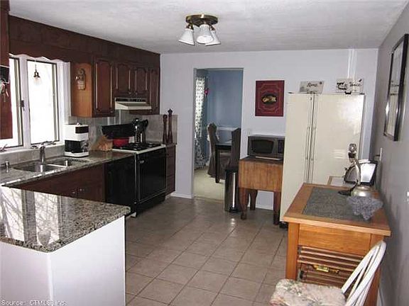 3rd image of 106 Mohawk Dr