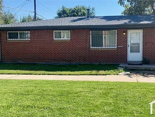 3 bed, 1000 sqft, $2,500 — Photo 2