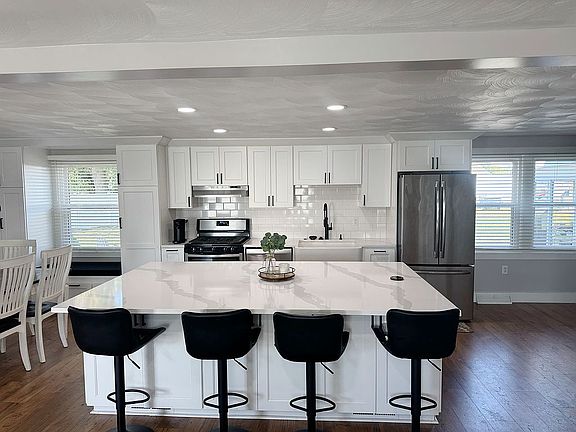4th image of 150 Walker Manor Dr