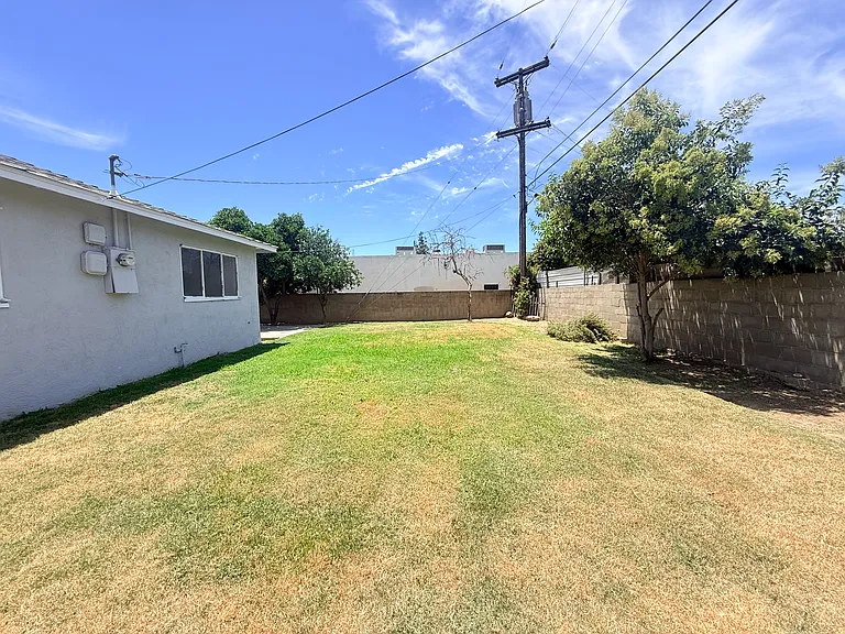 4641 N Fresno St — Photo 20