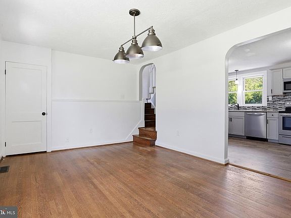 4th image of 2913 Bull Rd