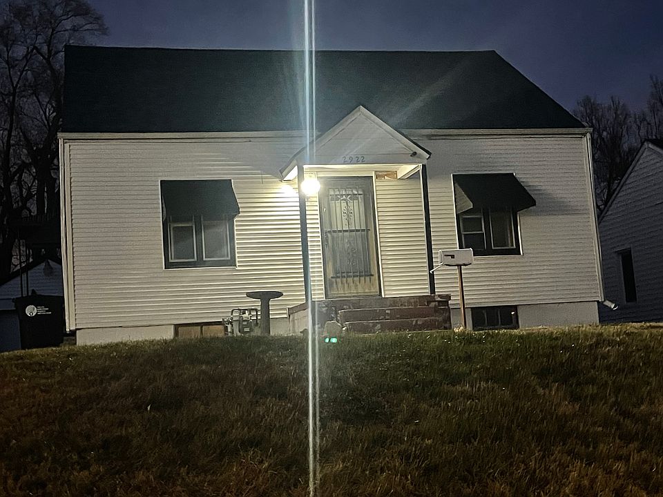 2nd image of 2922 Parker St