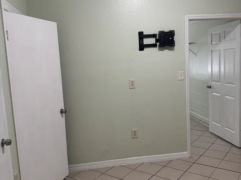 5352 Vance Ave — Photo 6