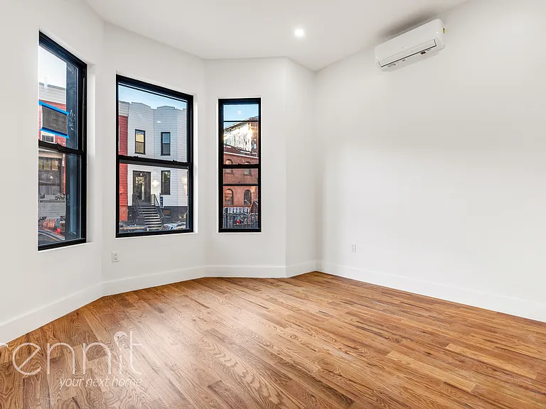 40 Cornelia St #1 — Photo 6