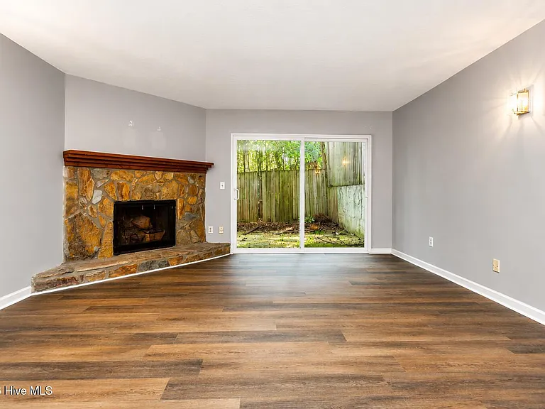 465 Forest Hills Dr — Photo 2