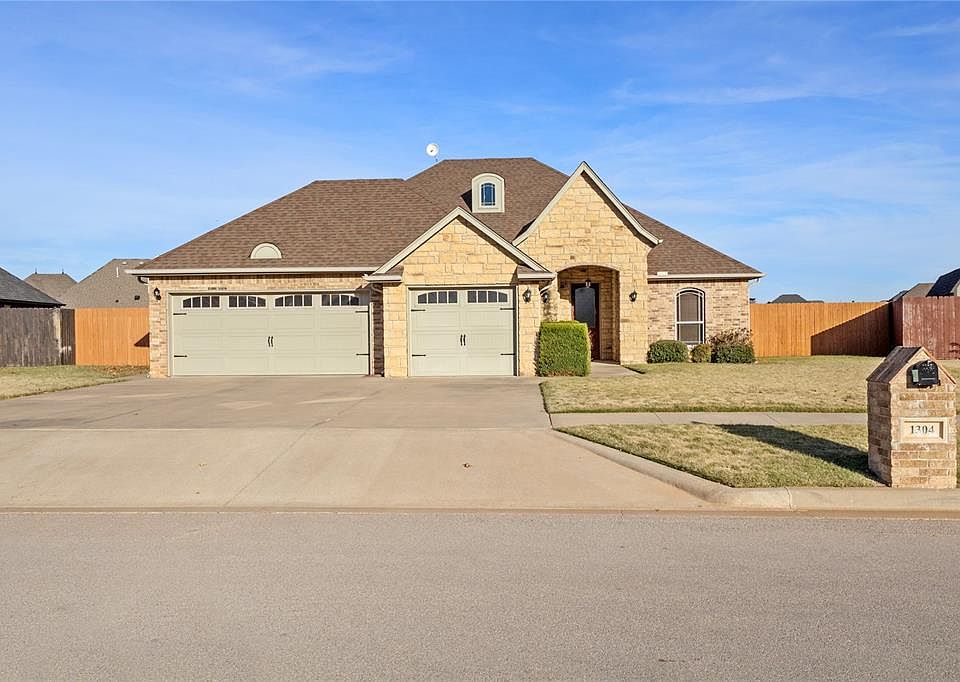 1st image of 1304 Crimson Dr