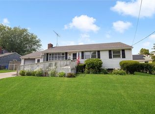 163 Chases Ln, Middletown, RI 02842