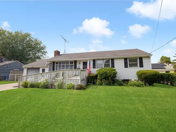 163 Chases Ln, Middletown, RI 02842