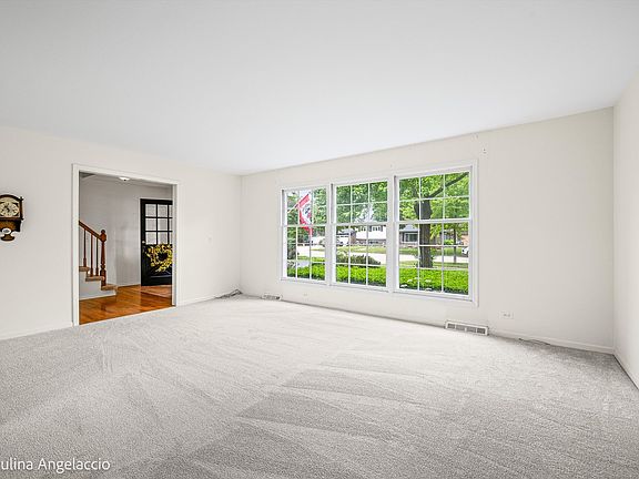 4th image of 609 N Eagle Ln