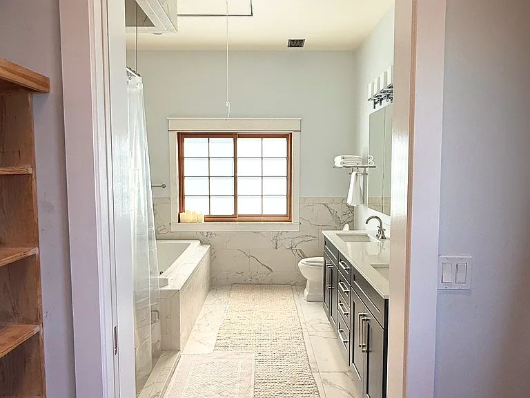 5716 SW Admiral Way #A — Photo 7
