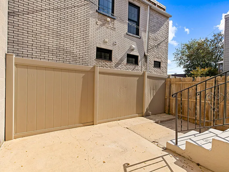 349 N Mulberry St — Photo 19