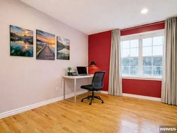 31 Edinburgh Ct #1031, Edison, NJ 08820