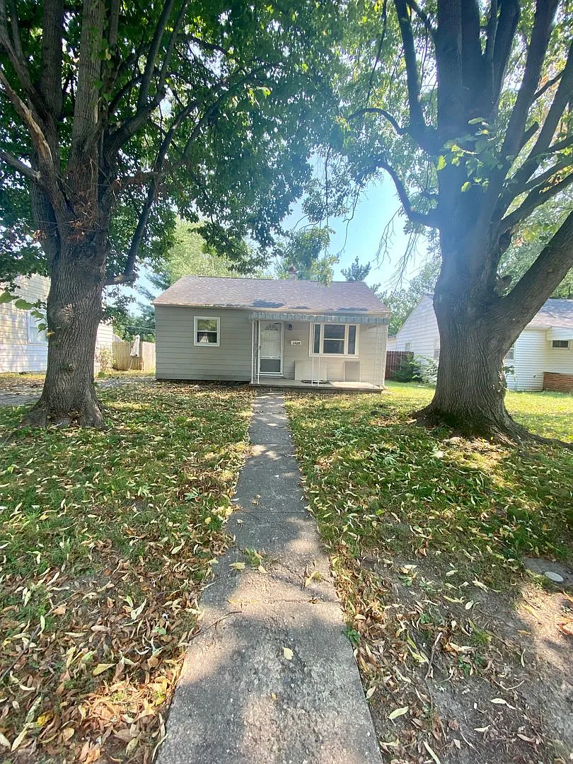 Building Photo - 1428 Oak Ct
