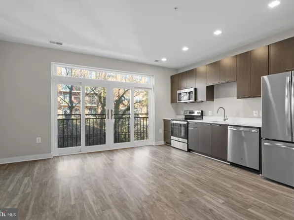 989 S Buchanan St Unit 312, Arlington, VA 22204