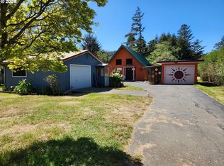 28230 Mateer Rd, Gold Beach, OR 97444