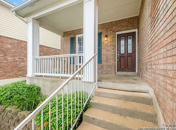 2nd image of 4947 Augusta Sq
