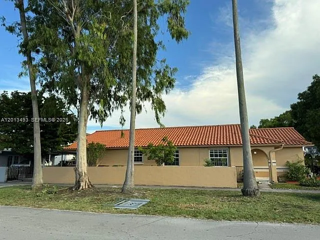 4 bed, 3.0 bath, 1916 sqft, $4,200 — Photo 3