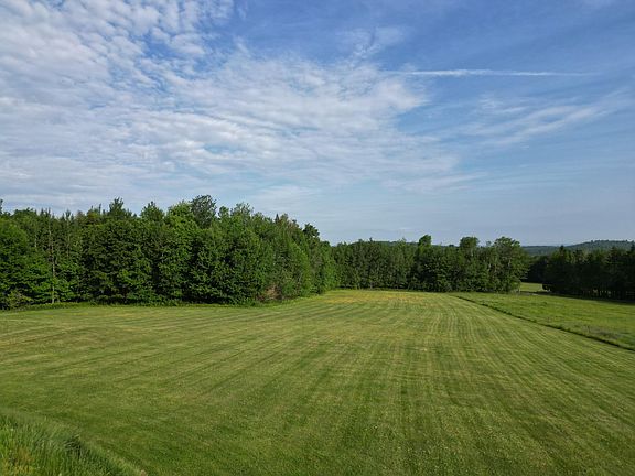 4th image of 303 Phinney Farm Road
