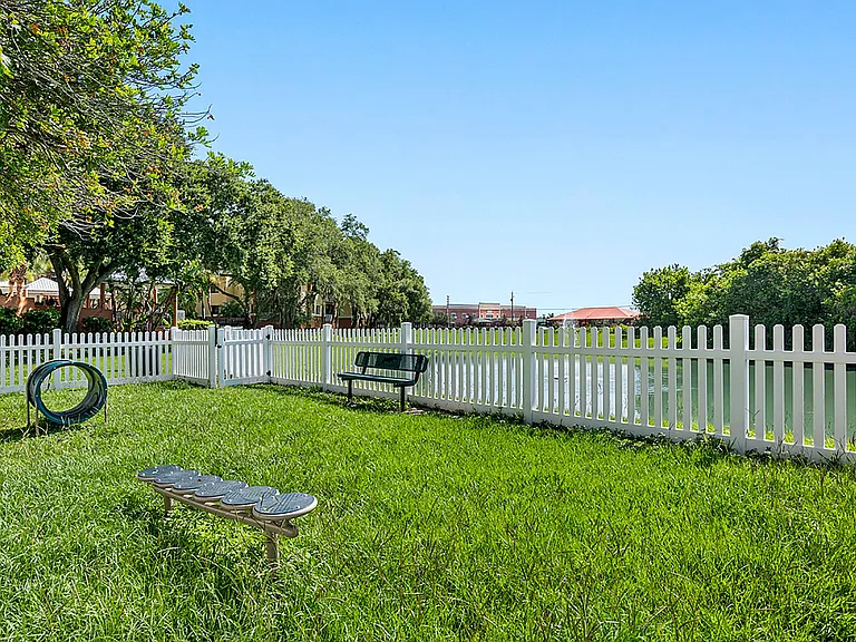 Winthrop West — Photo 12