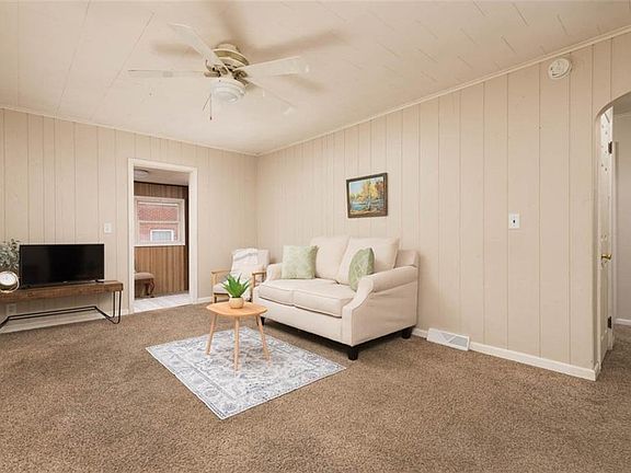 5th image of 1524 W Sheley Rd