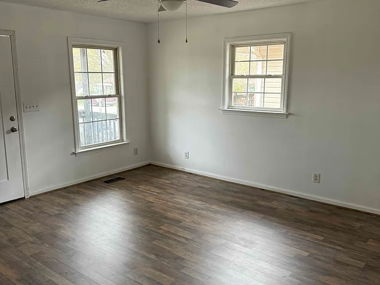 1105 Jones Ave — Photo 3