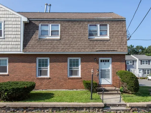 34 Rockingham St #A, Lowell, MA 01852