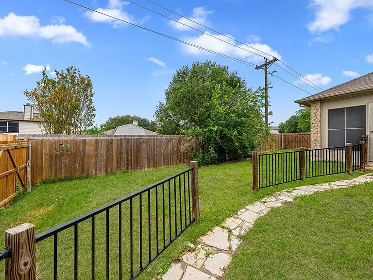 141 Springtree Gate — Photo 34