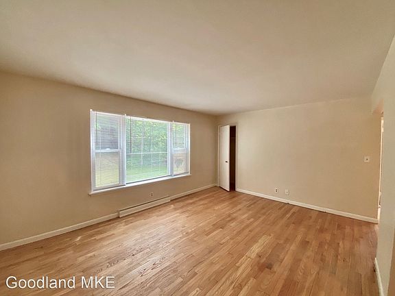 4th image of 3051 W Fardale Ave #5