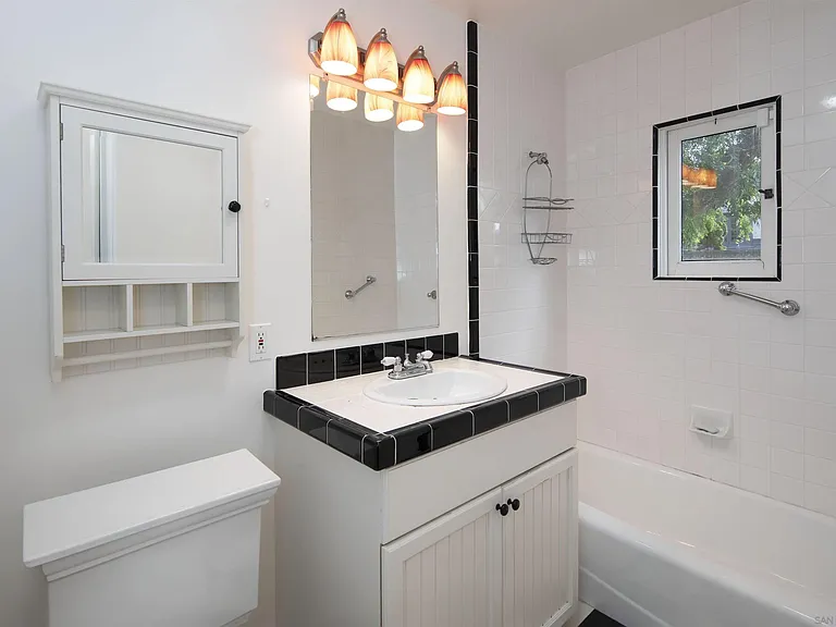 409 Dunemere Dr — Photo 8