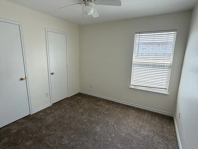 300 Stanford Dr — Photo 9